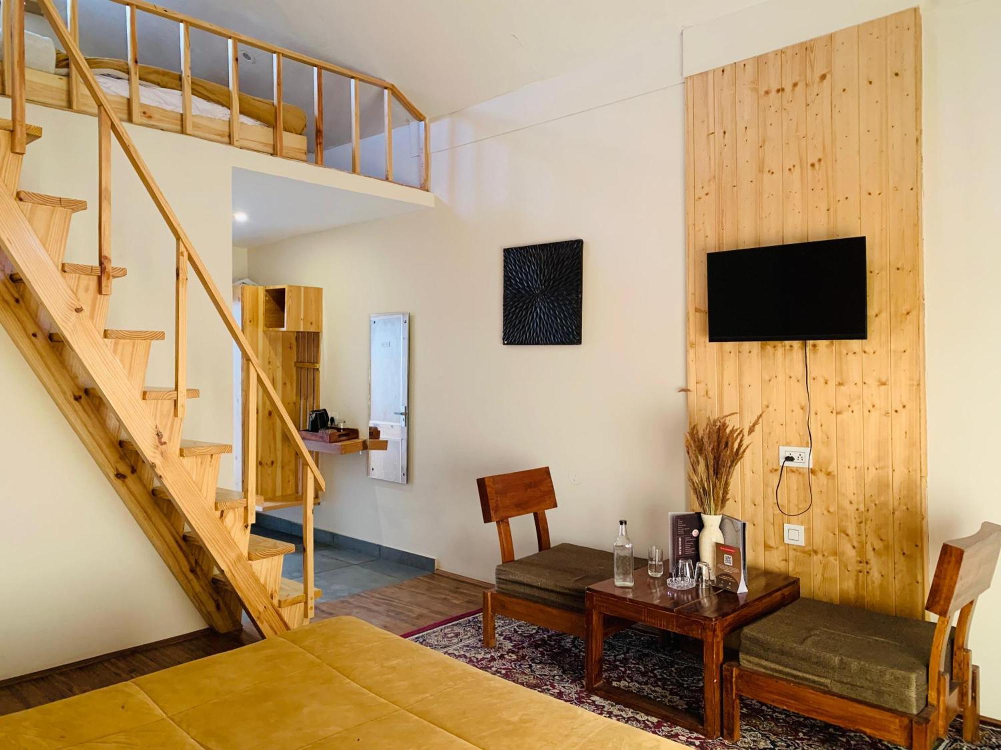 The Bulevar - Whispering Willows Hotel Sissu Екстериор снимка