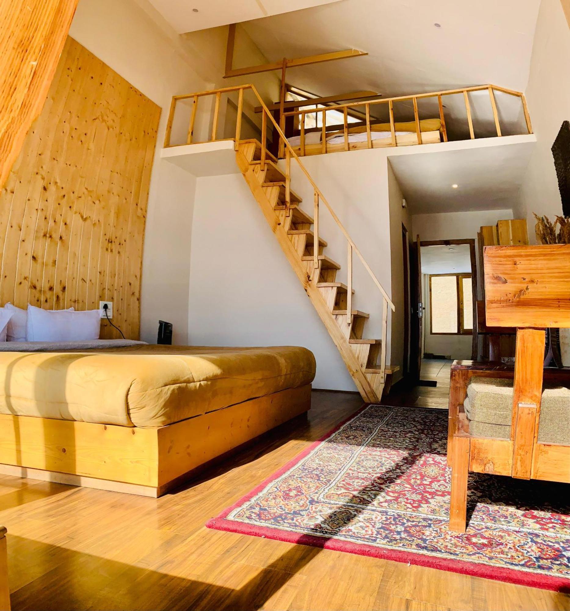 The Bulevar - Whispering Willows Hotel Sissu Екстериор снимка
