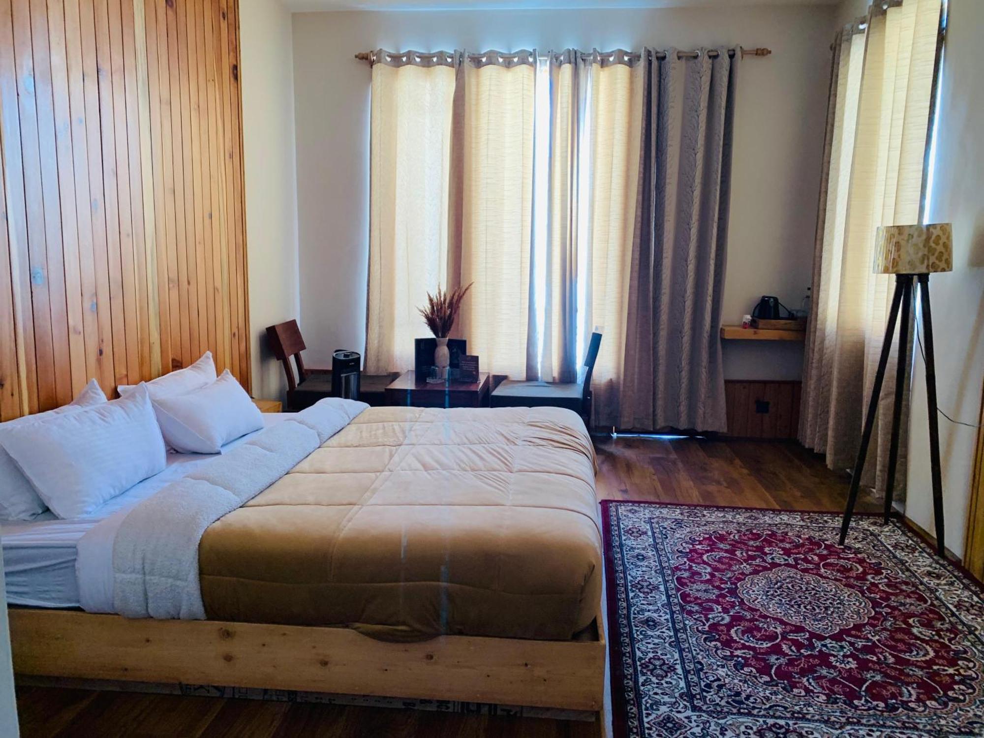 The Bulevar - Whispering Willows Hotel Sissu Екстериор снимка