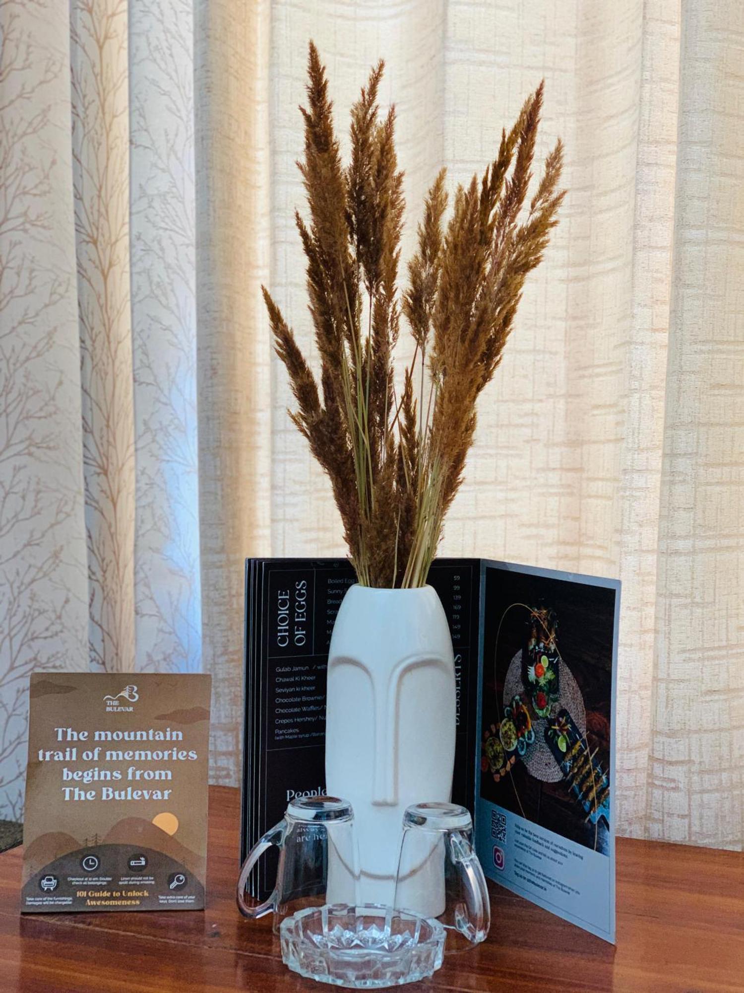 The Bulevar - Whispering Willows Hotel Sissu Екстериор снимка
