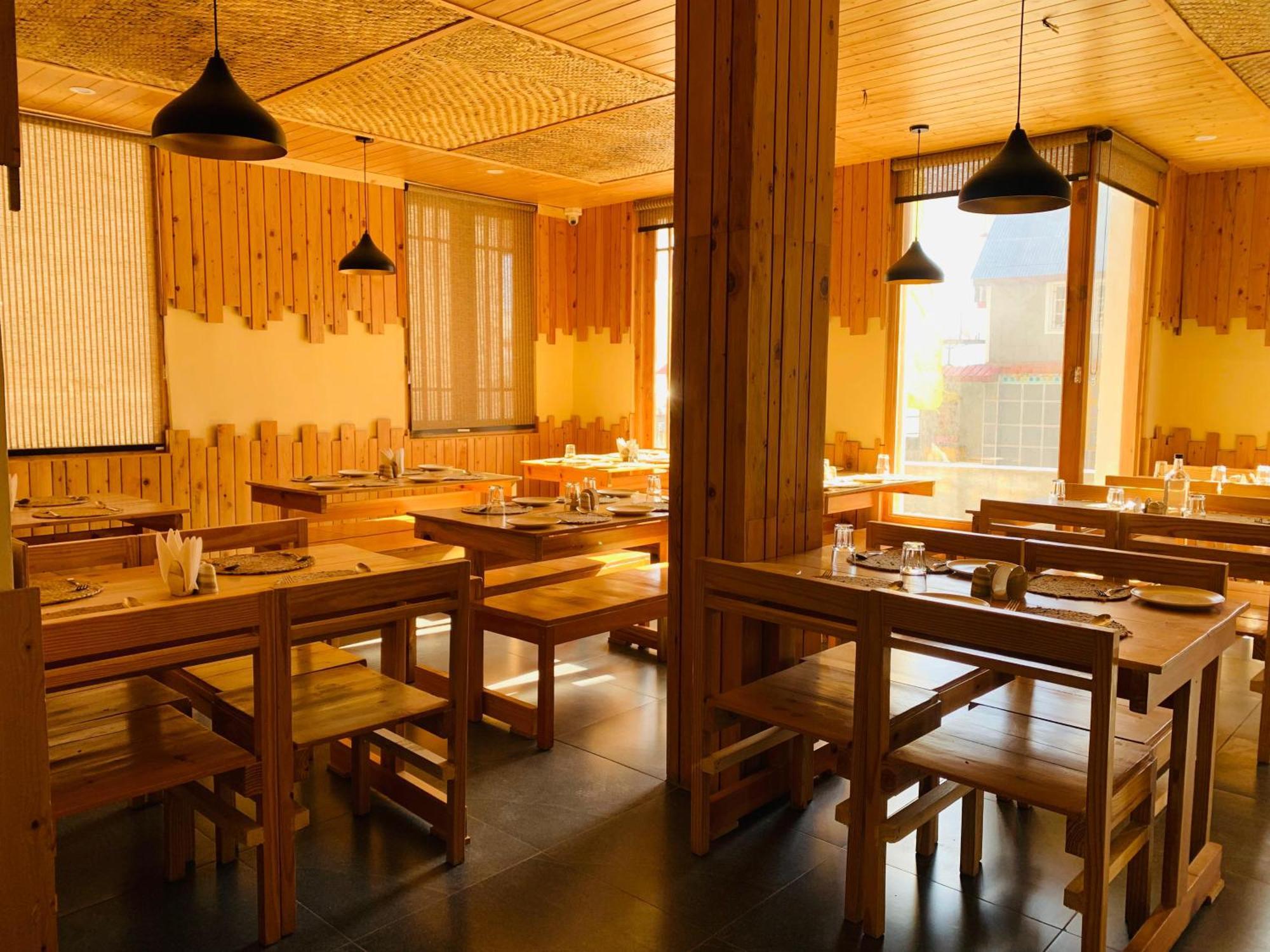 The Bulevar - Whispering Willows Hotel Sissu Екстериор снимка